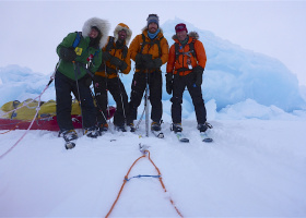 Icetrek Kelvin Mittens North Pole Team