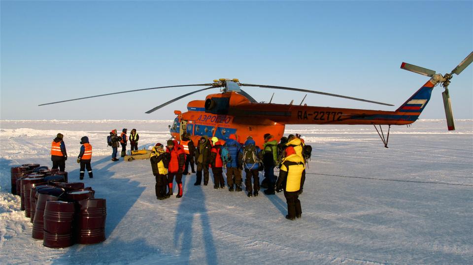 Icetrek North Pole Deluxe Helicopter Loading