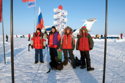 Icetrek-North-Pole-Barneo-Flags-Signpost